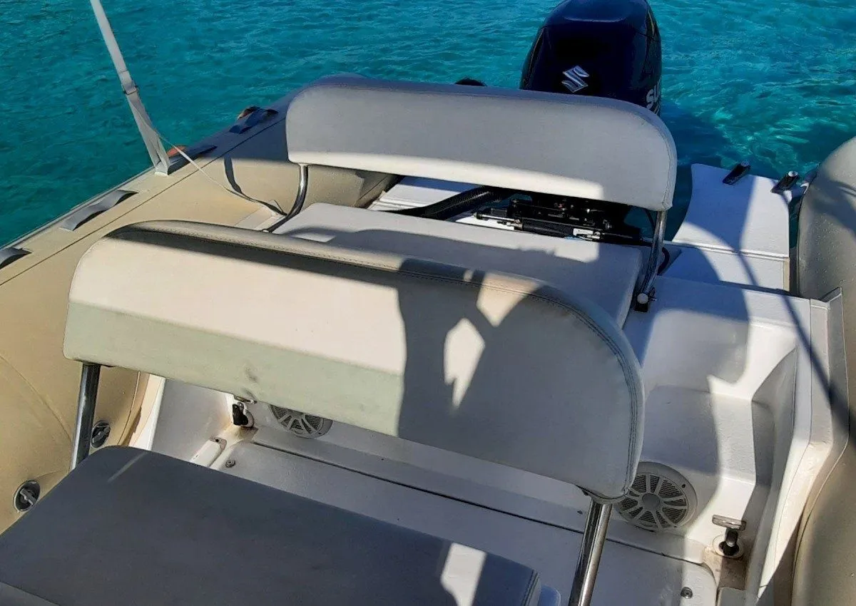 Rent a 6.3m Motor Boat in Betina