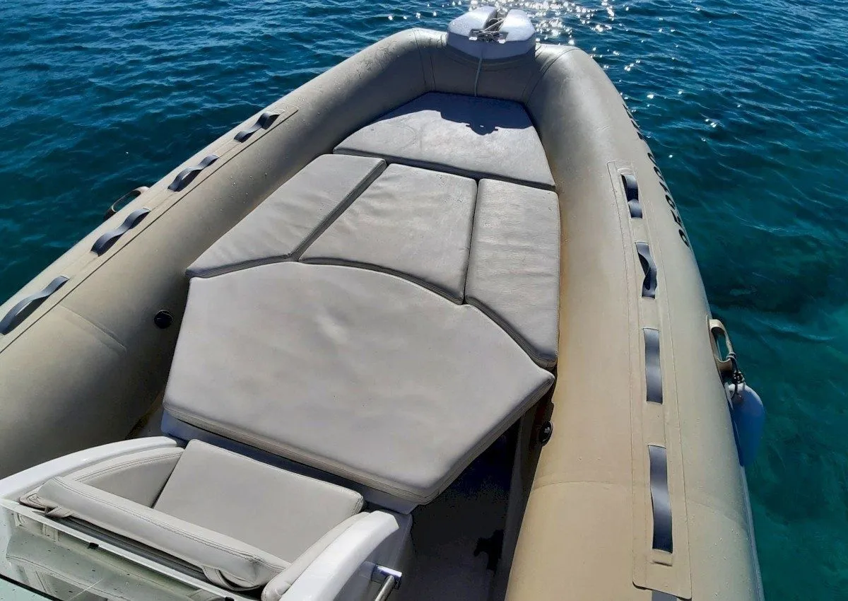 Rent a 6.3m Motor Boat in Betina