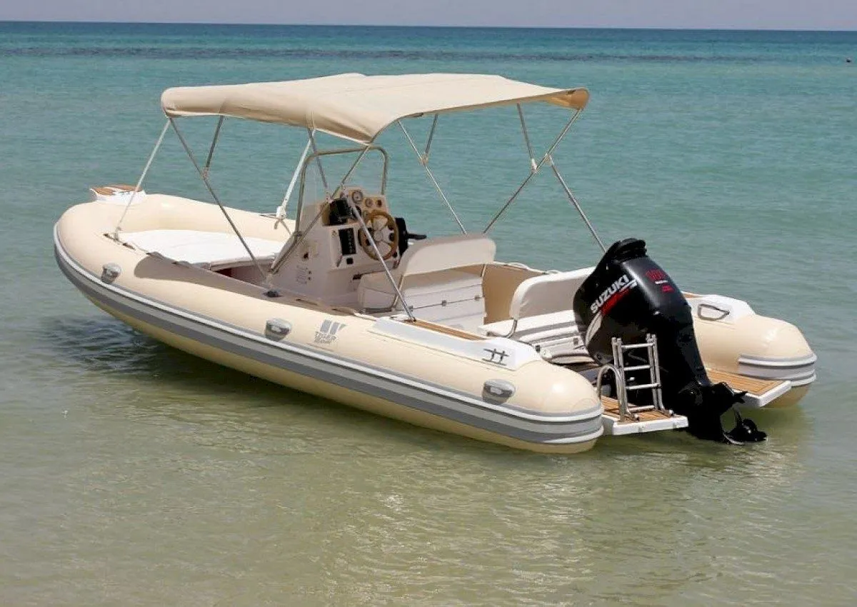 Rent a 6.3m Motor Boat in Betina