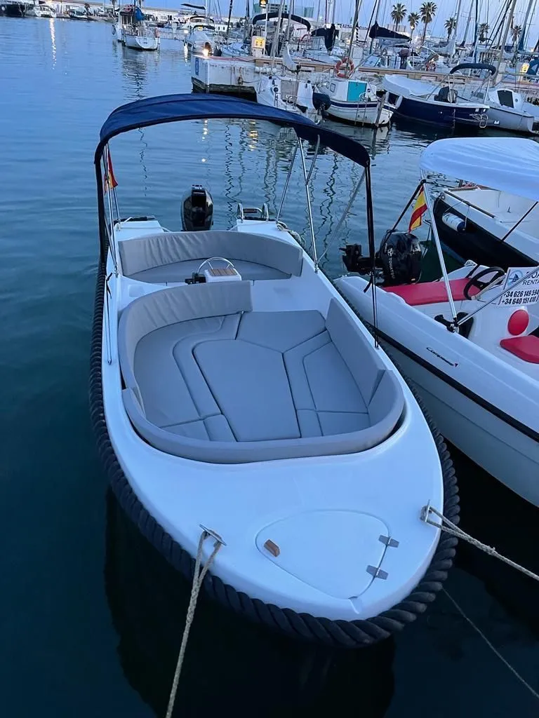 Charter a 4.99m Motor Boat Tiphon Marion in Sitges