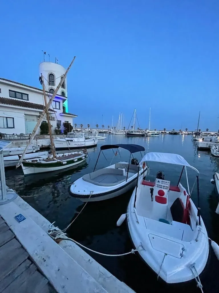 No Name Charter Boat