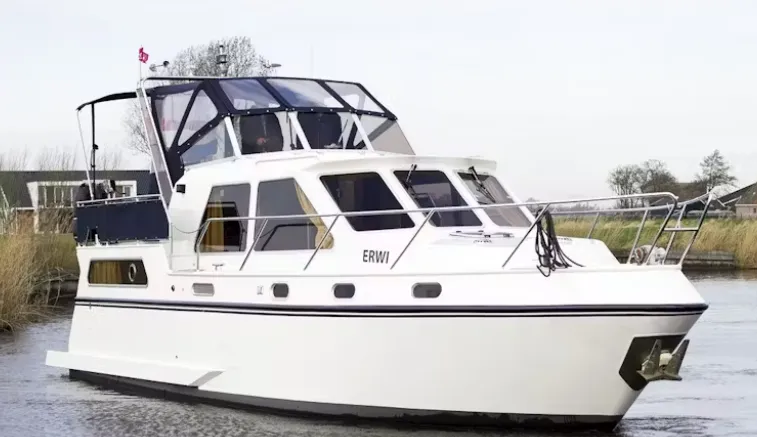 Erwi Charter Boat