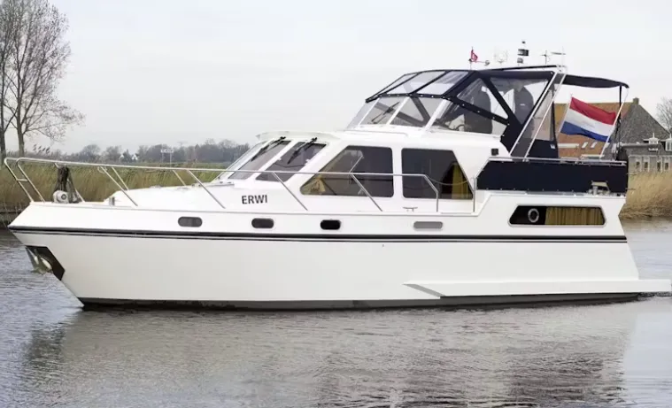 Charter a 12.2m Motor Yacht in Warten