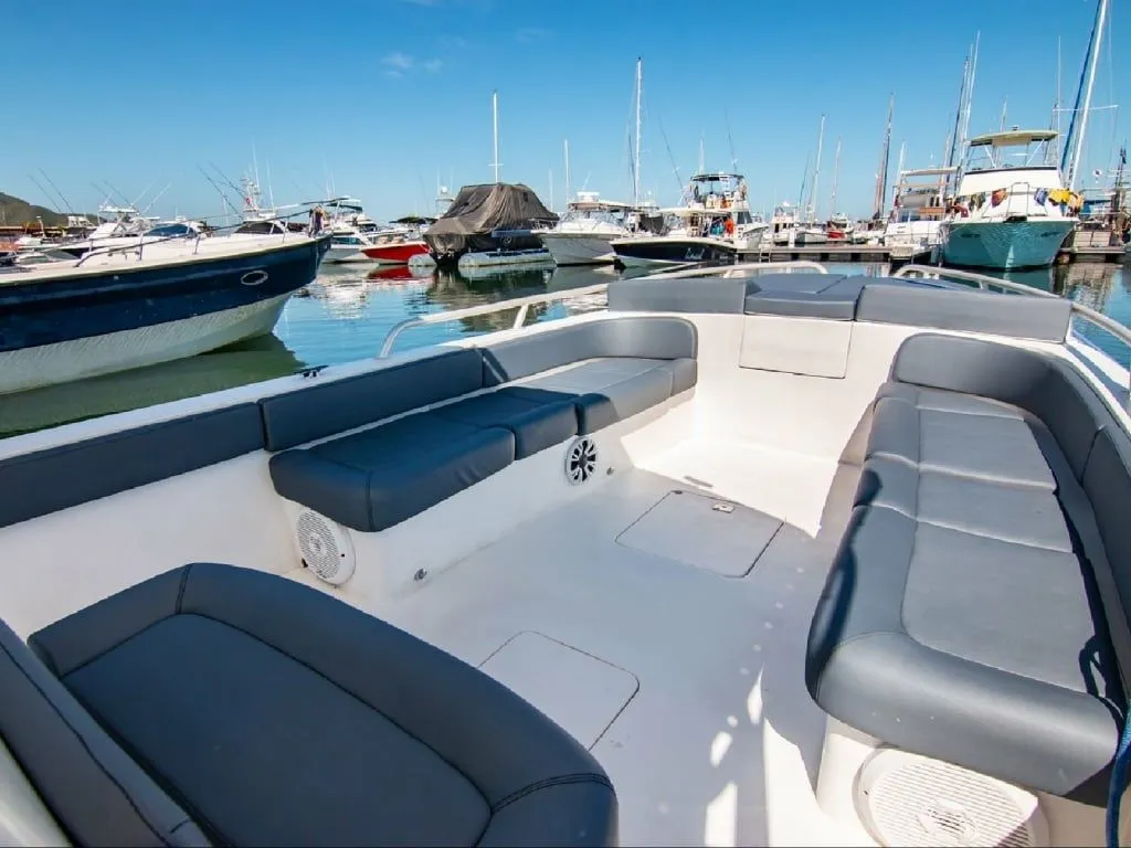 Charter a 10.36m Motor Yacht Todomar 34 in Santa Marta