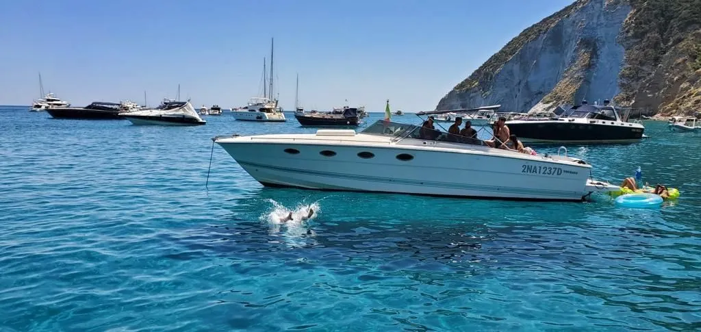 Rent a 11.7m Motor Yacht in Terracina