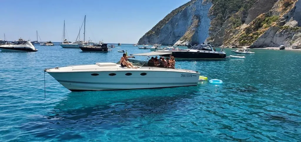 Rent a 11.7m Motor Yacht in Terracina
