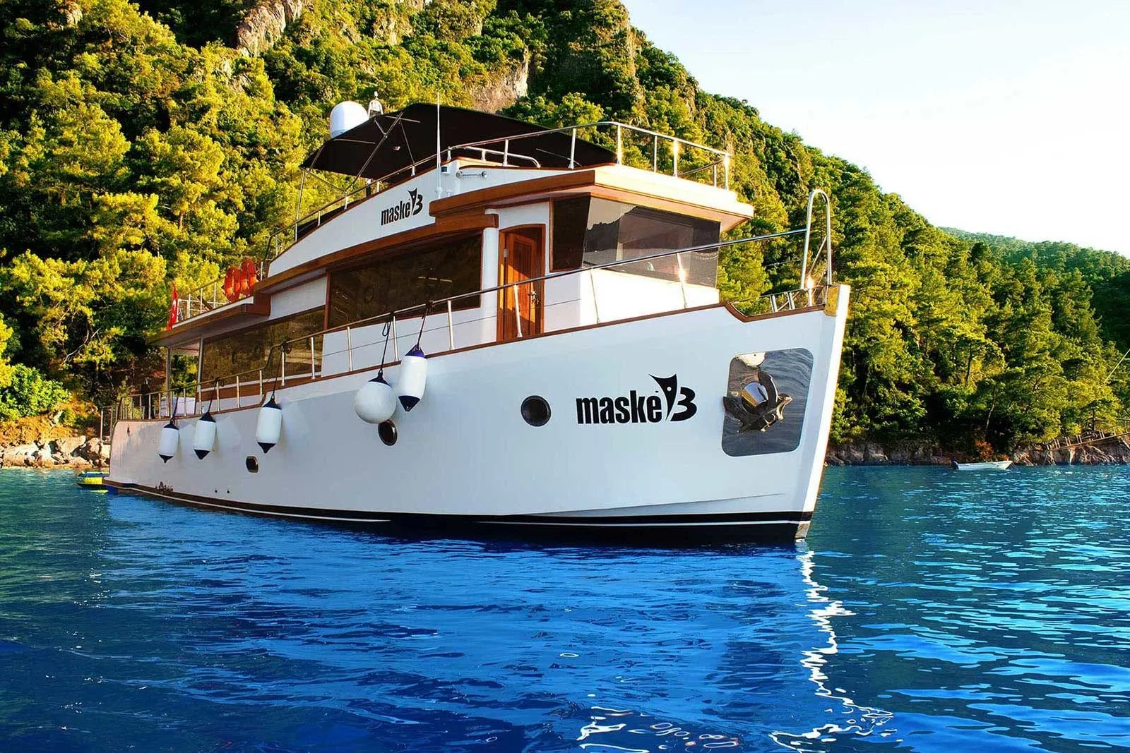 Maske 3 Charter Boat