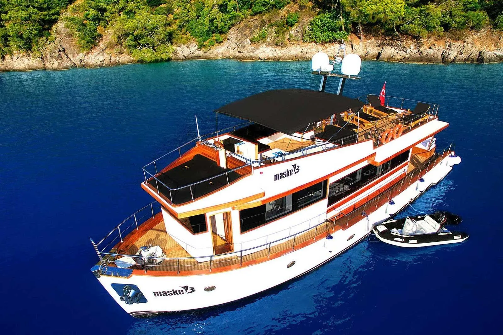 Maske 3 Charter Boat
