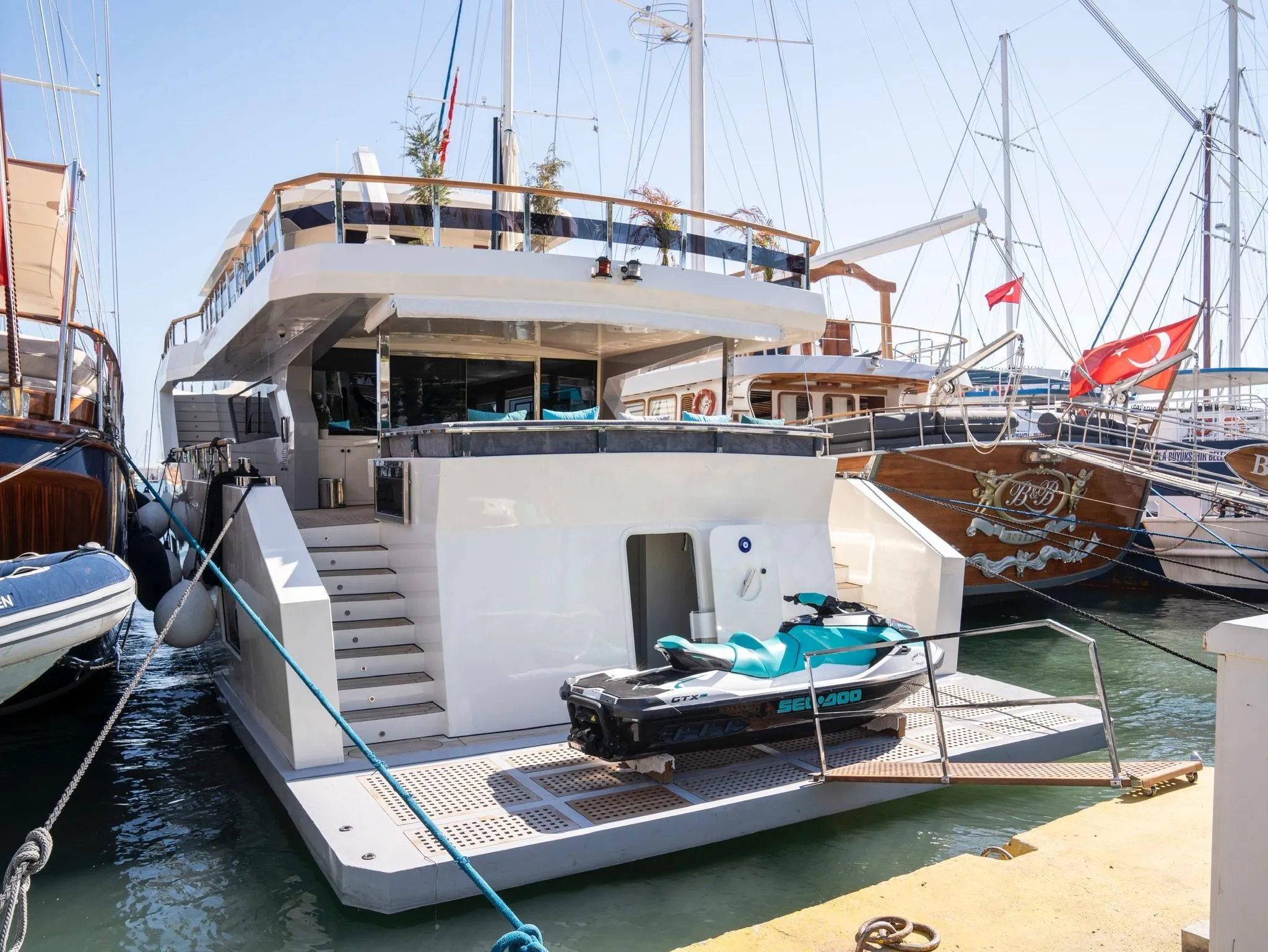 Cinar Yildizi Charter Boat