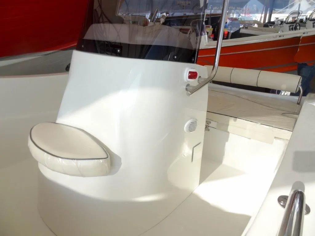 Rent a 5.2m Motor Boat in Rimini