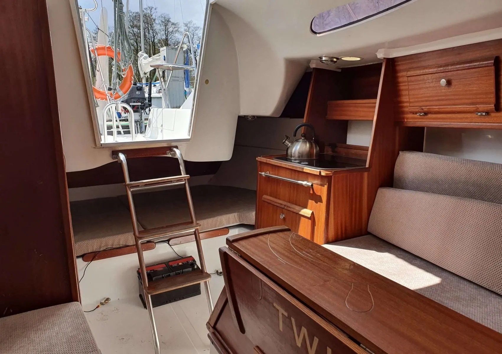 No Name Charter Boat - 4