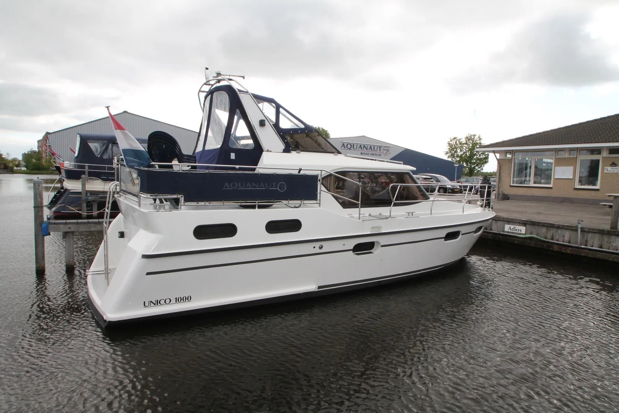 Charter a 10.6m House Boat in Sneek
