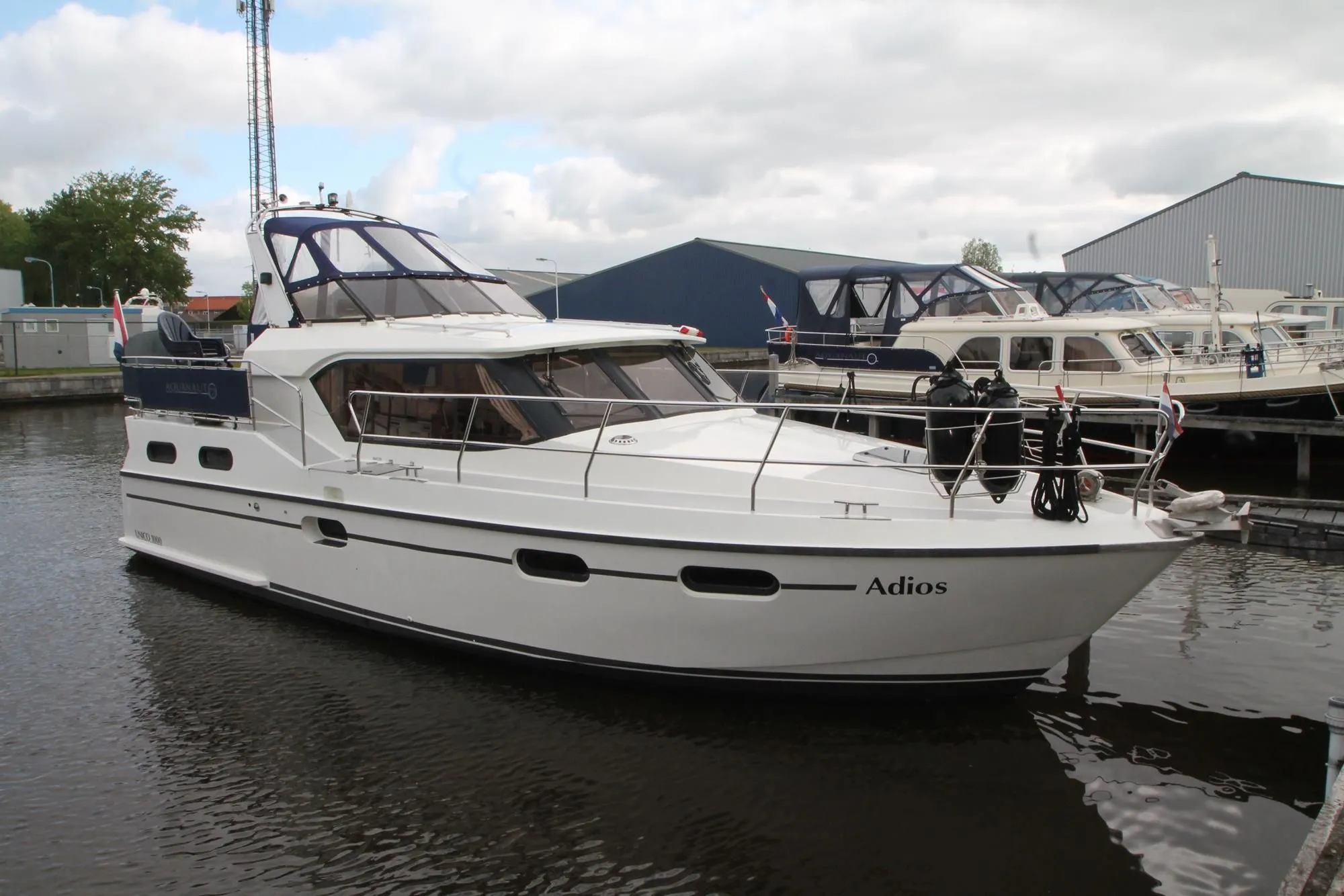 Charter a 10.6m House Boat in Sneek
