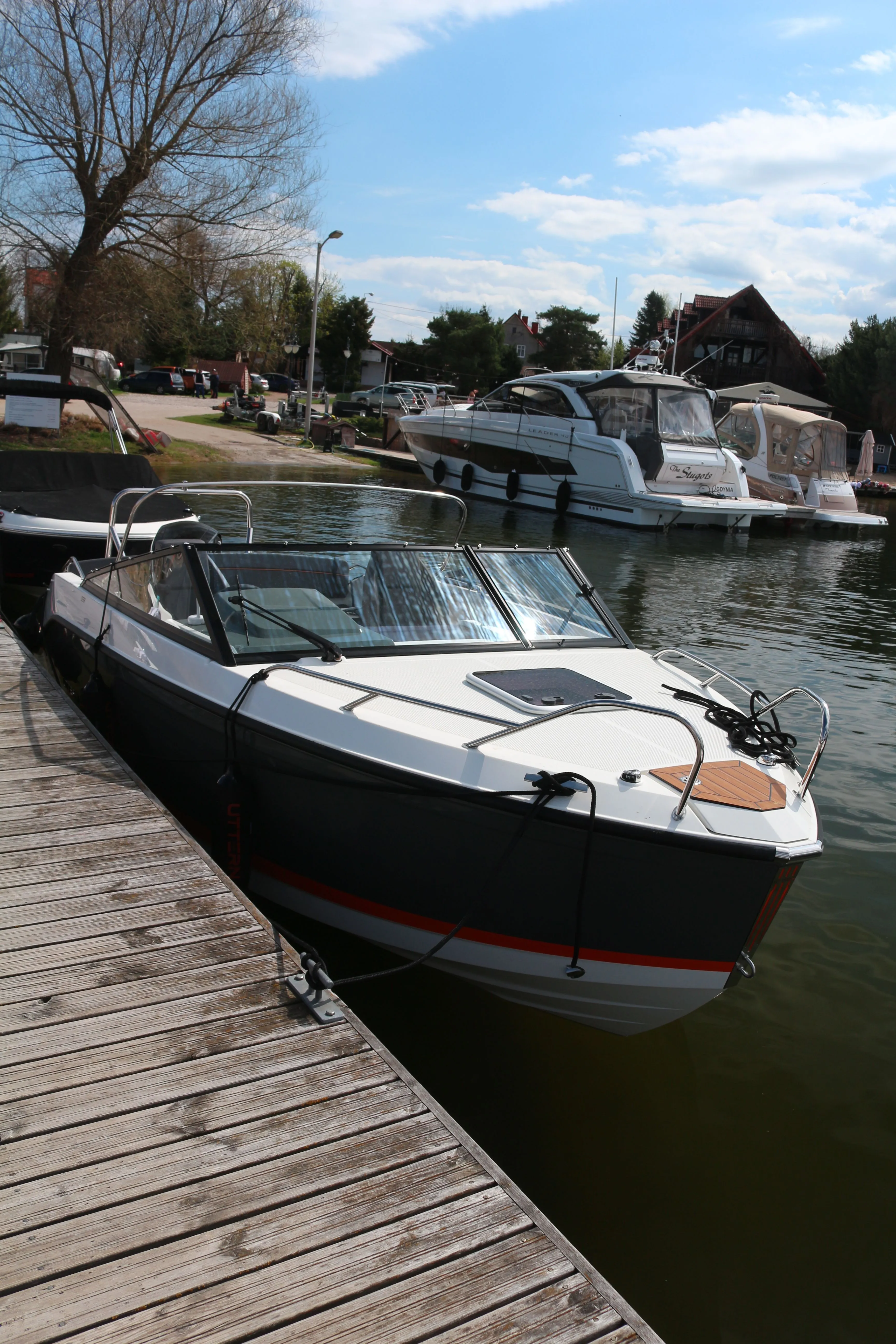 Rent a 5.84m Motor Yacht in Mikolajki