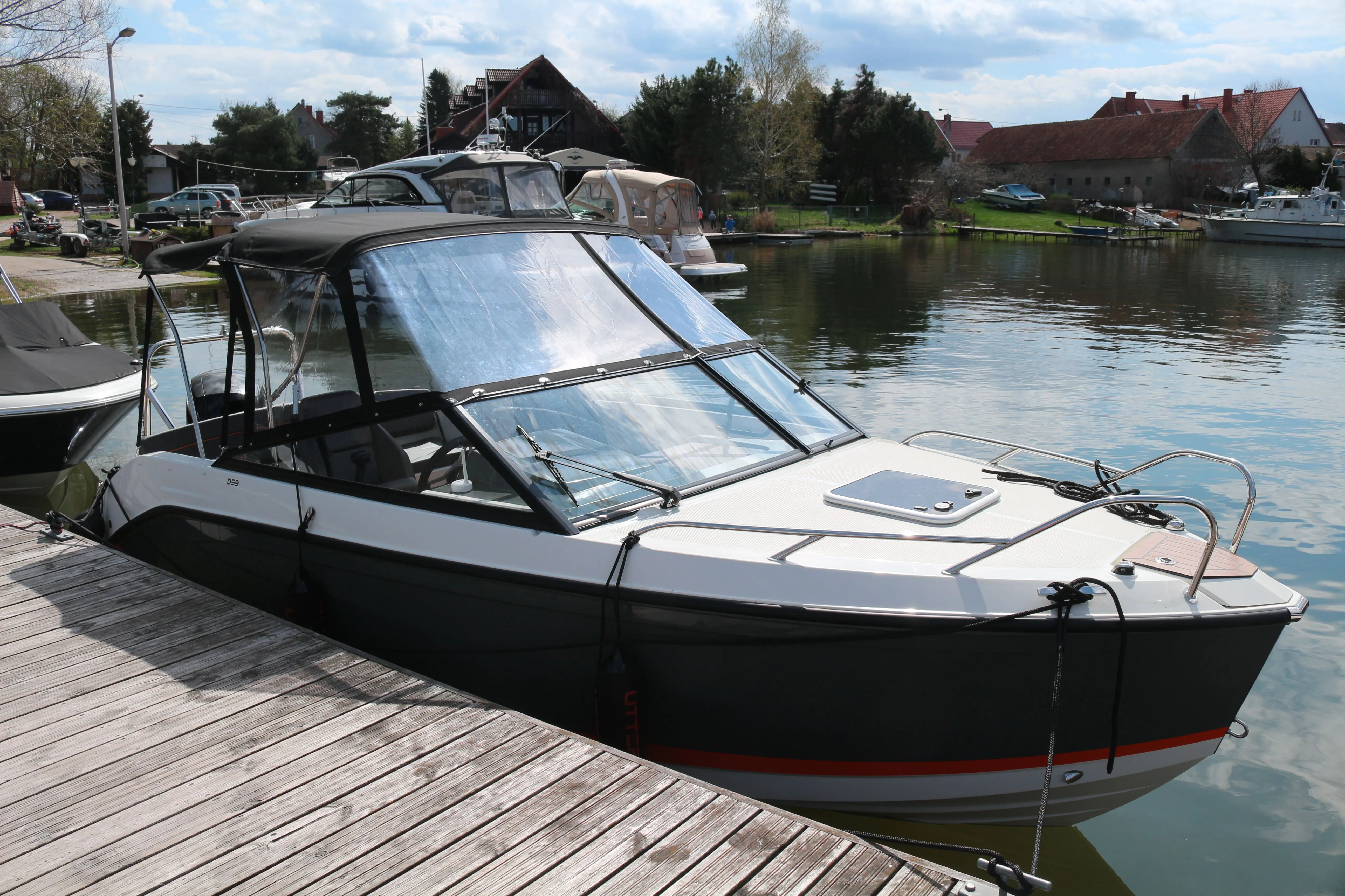 Rent a 5.84m Motor Yacht in Mikolajki