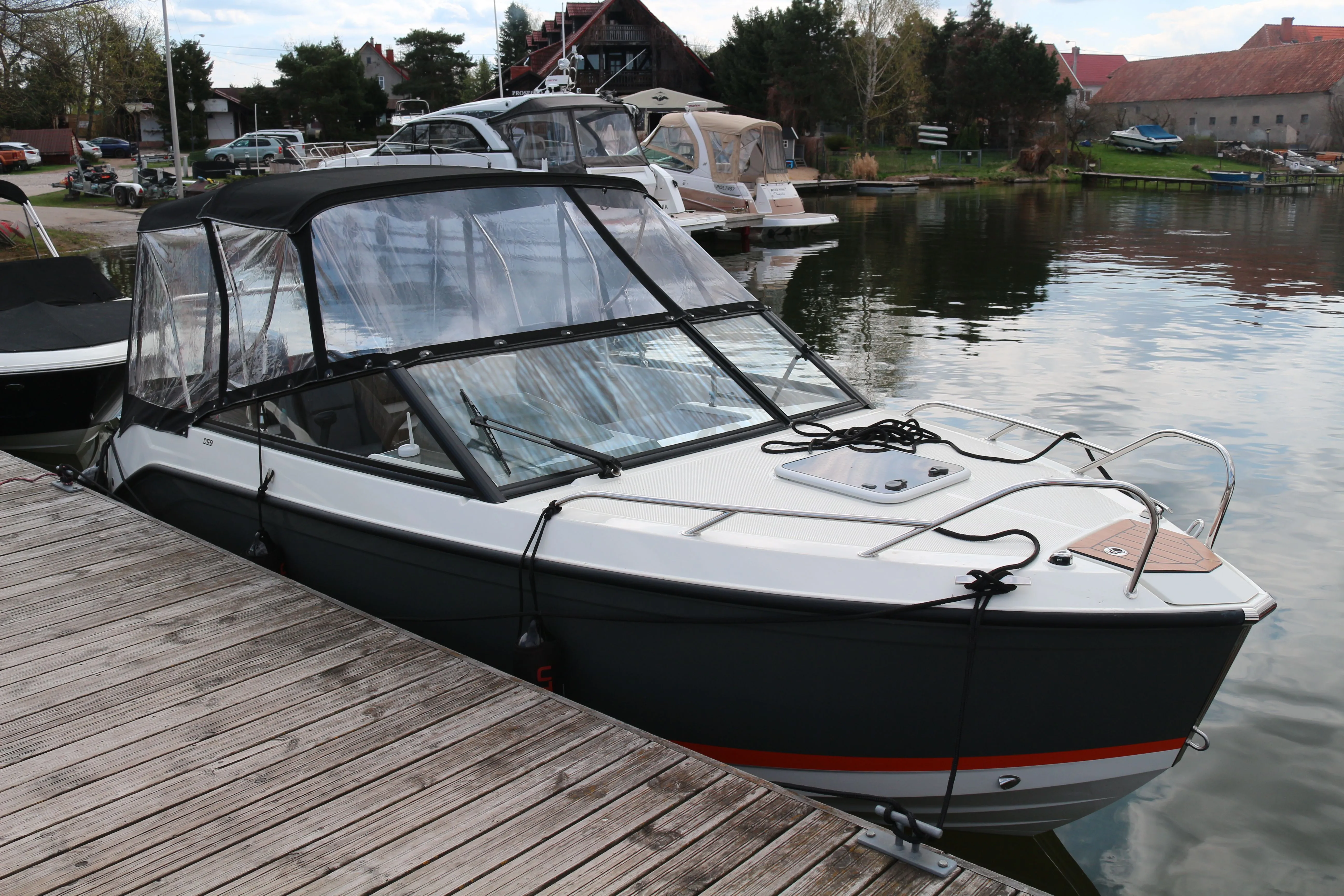 Rent a 5.84m Motor Yacht in Mikolajki