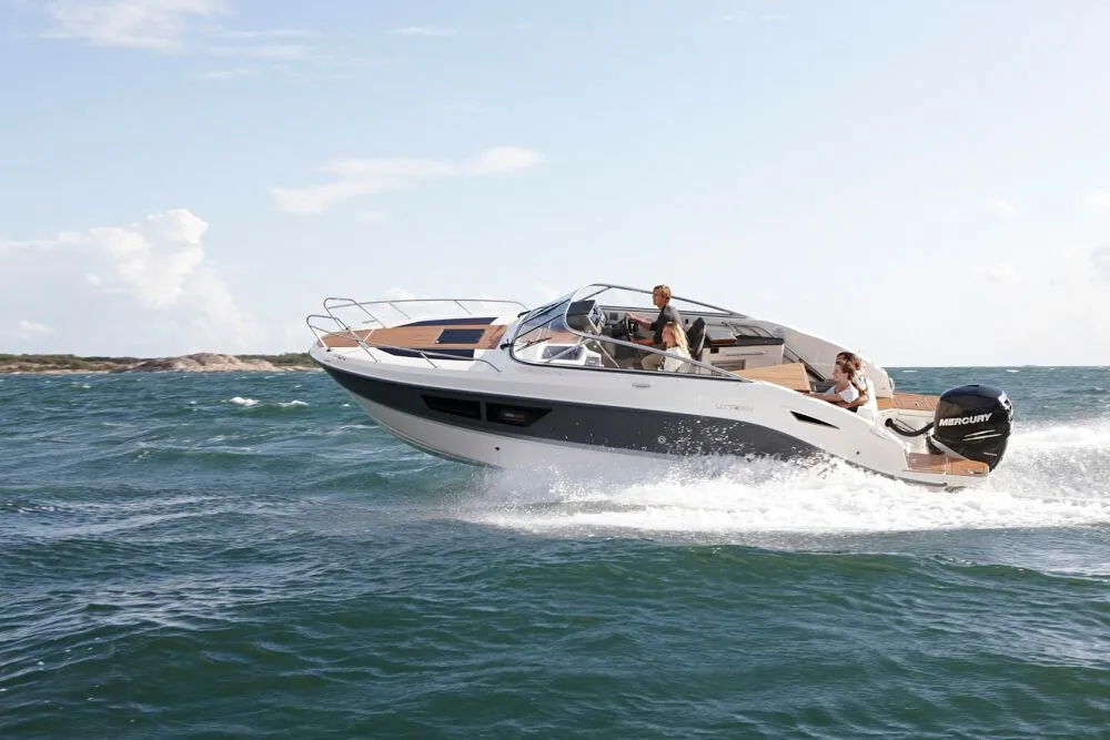 7.69m Gdańsk Motor Boat Uttern D77 Hire