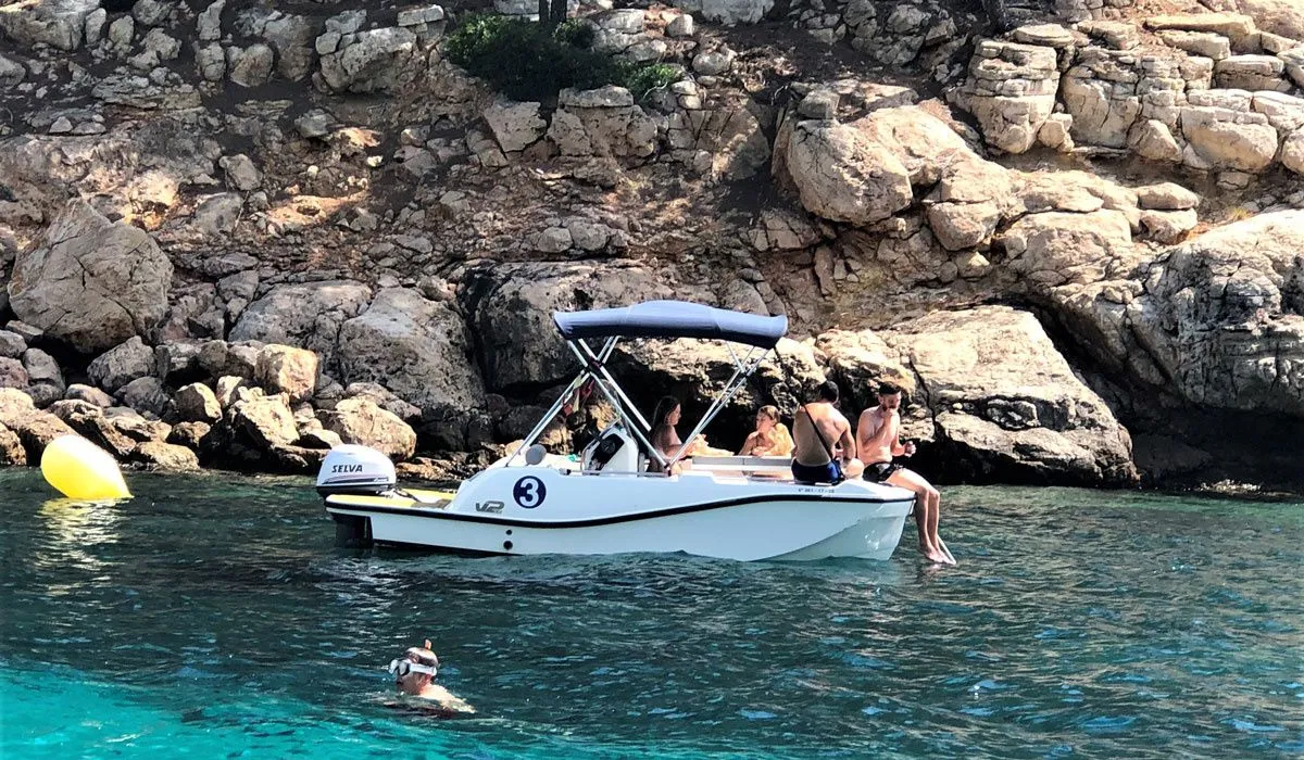 No Name Charter Boat