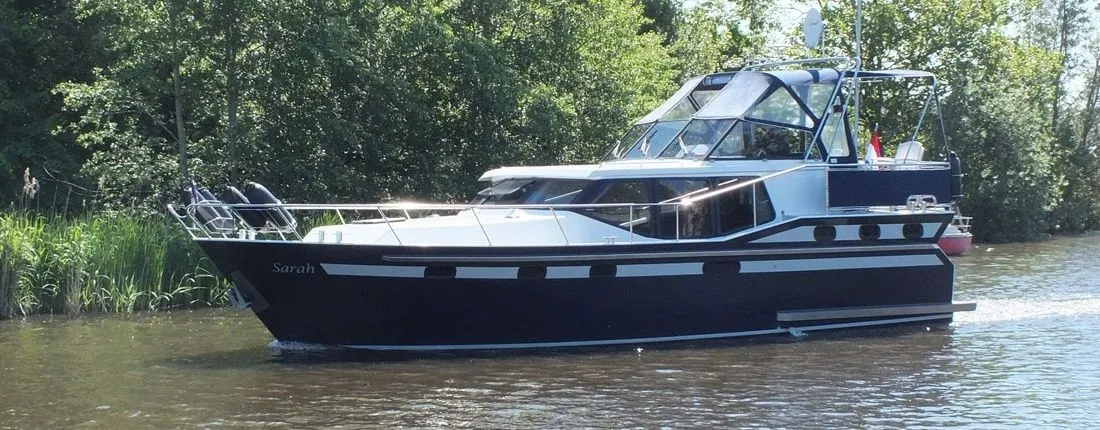Rent a 11.1m 2 Cabin House Boat in Sneek