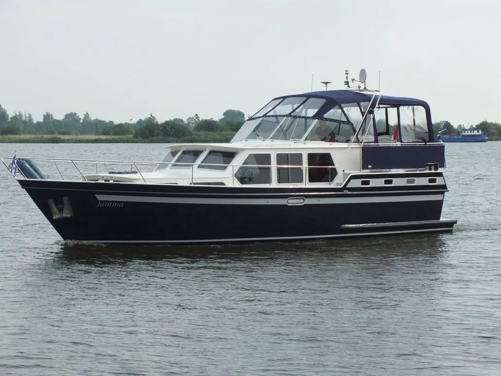 Rent a 13.1m 3 Cabin House Boat in Sneek