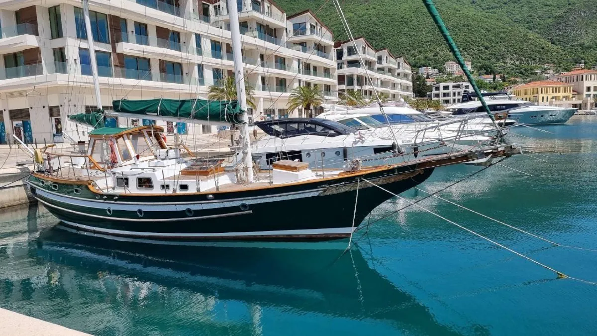 Freedom Charter Boat