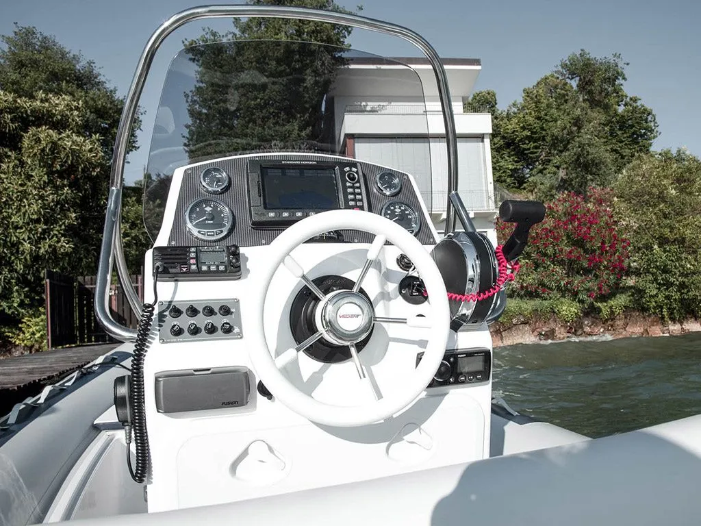 6.3m Murter Valiant 630 Motor Boat Hire
