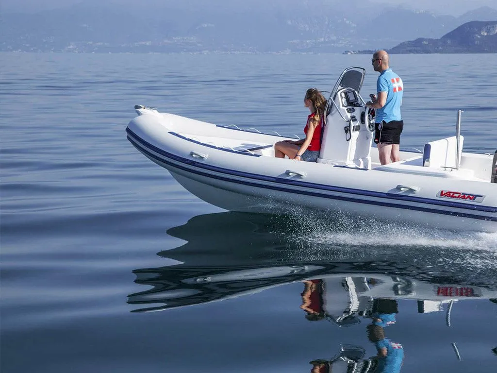 6.3m Murter Valiant 630 Motor Boat Hire