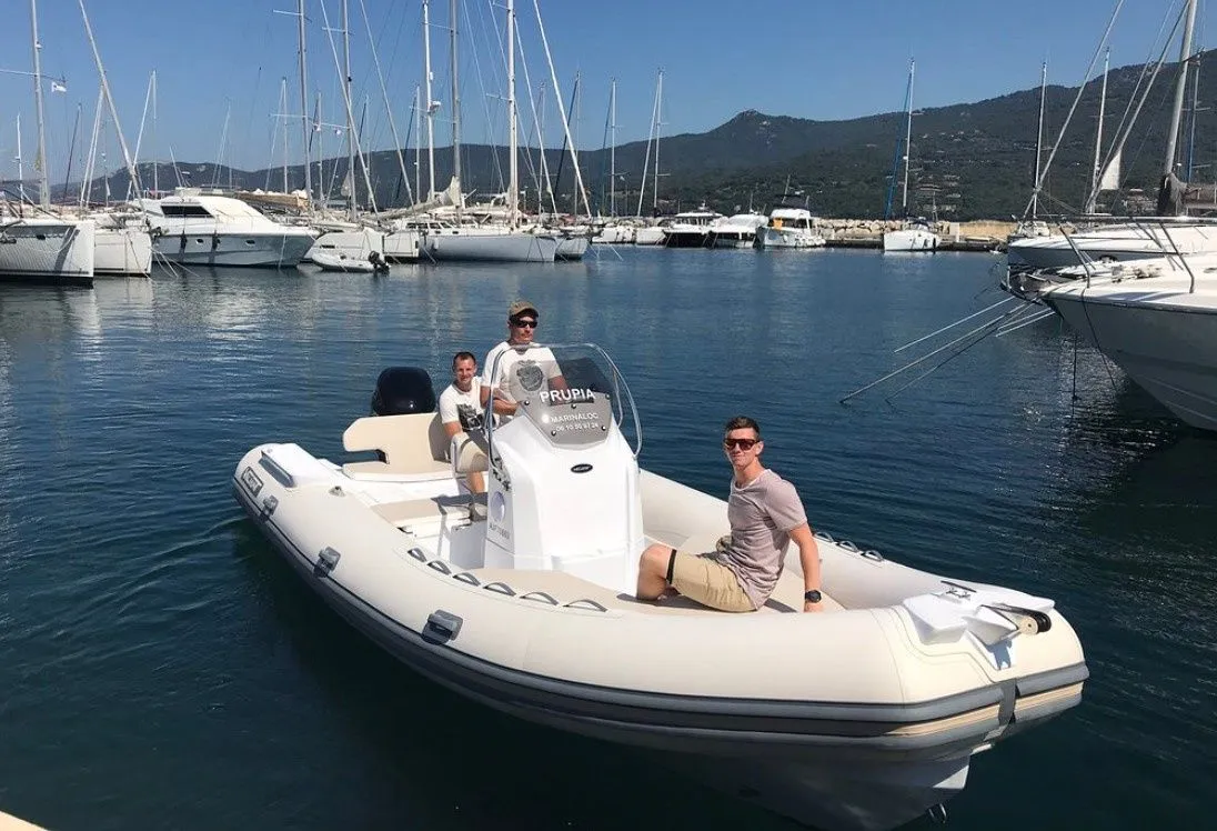 Charter a 6.75m Motor Boat Valiant 685 in Propriano