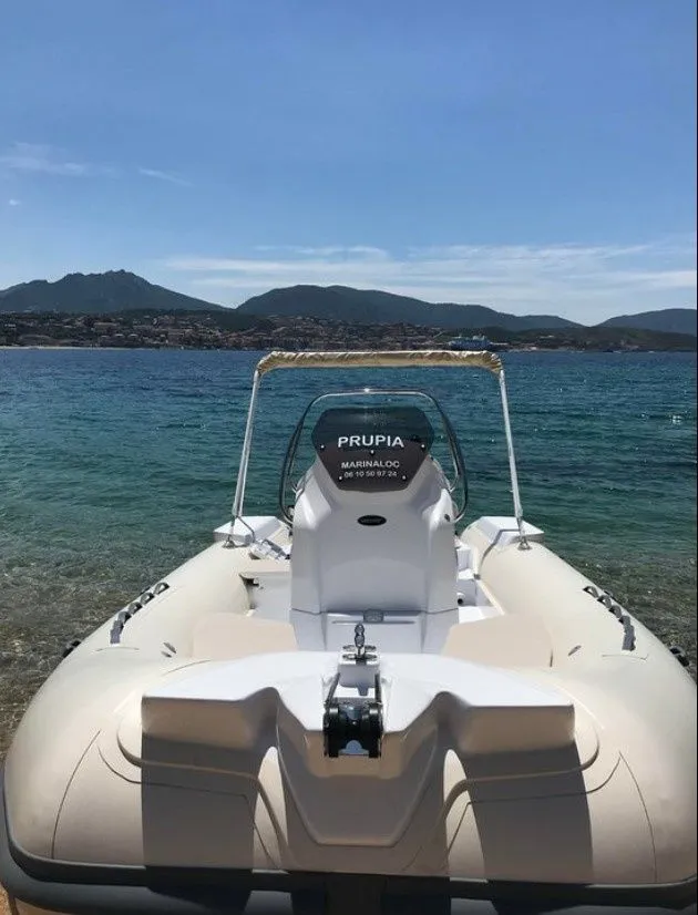 Charter a 6.75m Motor Boat Valiant 685 in Propriano