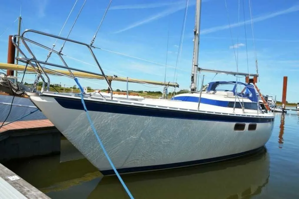 Pión Charter Boat