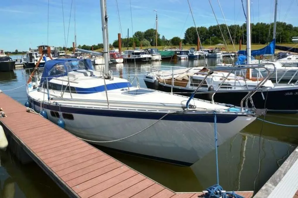 Charter a 9.05m Van der Stadt 30 Sailing Yacht in Siófok