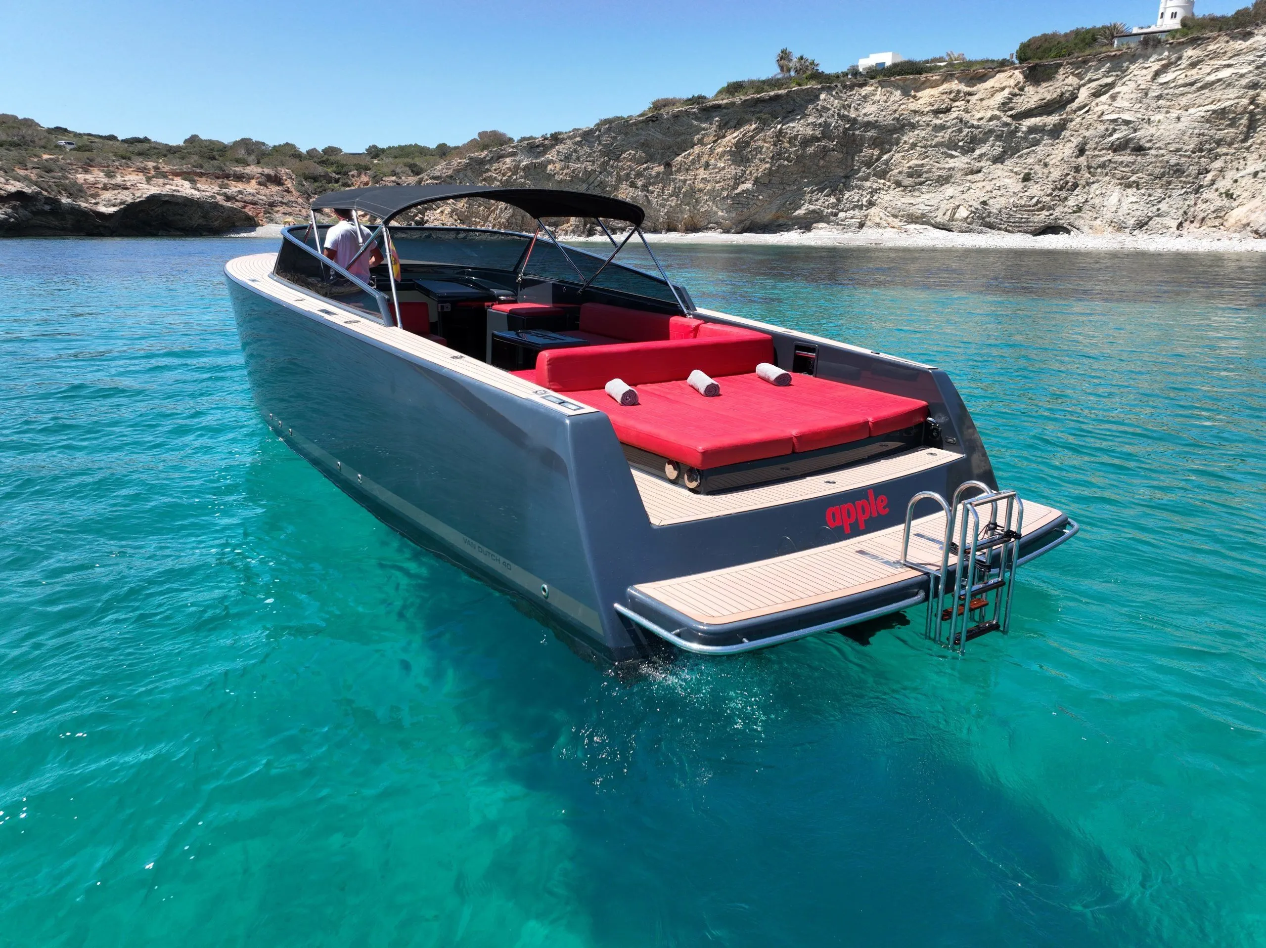 Apple Charterboot - 3