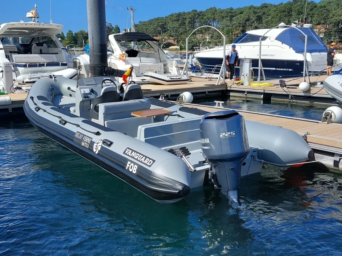 Rent a 7.5m Vanguard 760 in Baiona