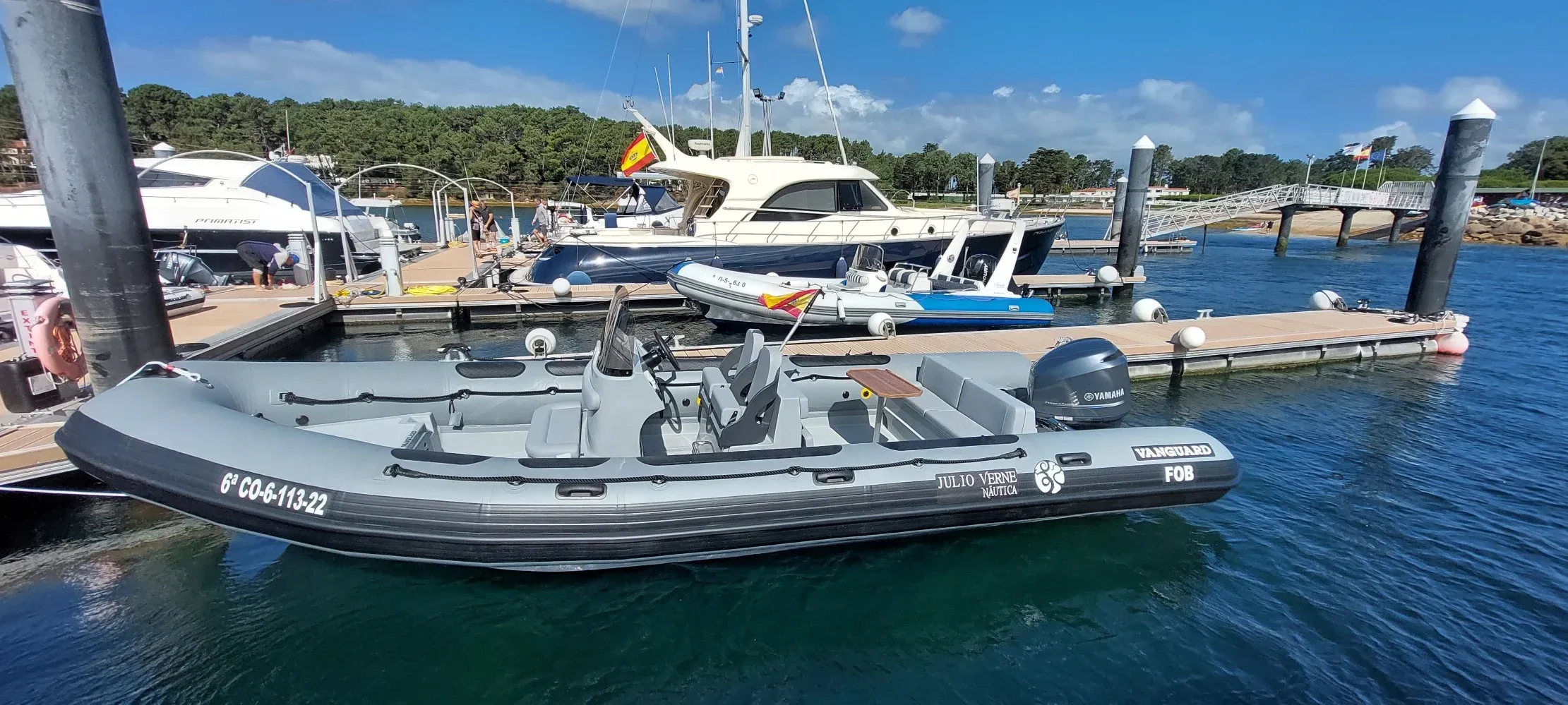 Rent a 7.5m Vanguard 760 in Baiona