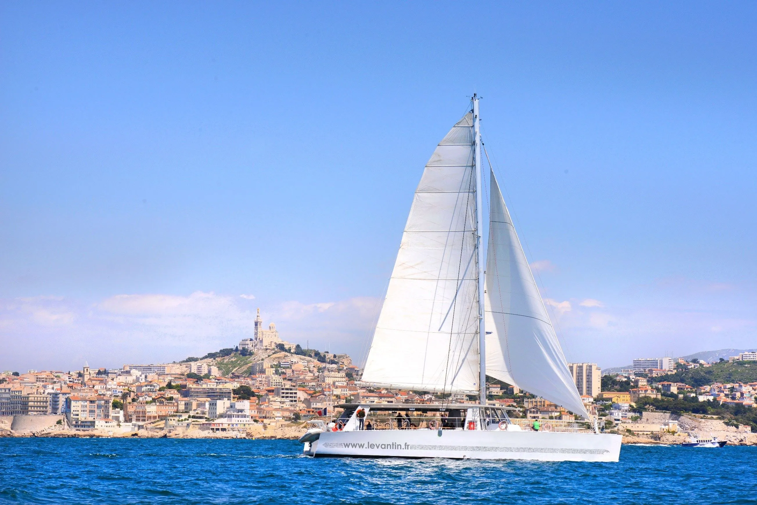 Rent a 25m Catamaran Vaton 25 in Marseille