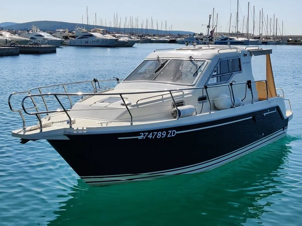 Rent a 9.5m Motor Yacht Vektor 950 in Sukosan