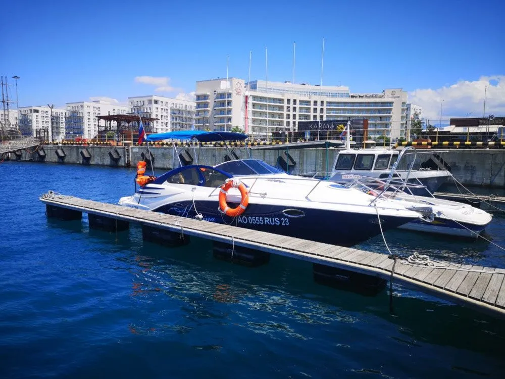 Charter a 8.9m Motor Yacht in Adler