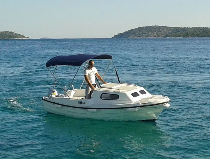 Explore Tisno on a 5m Ven 501 Motor Boat Rental