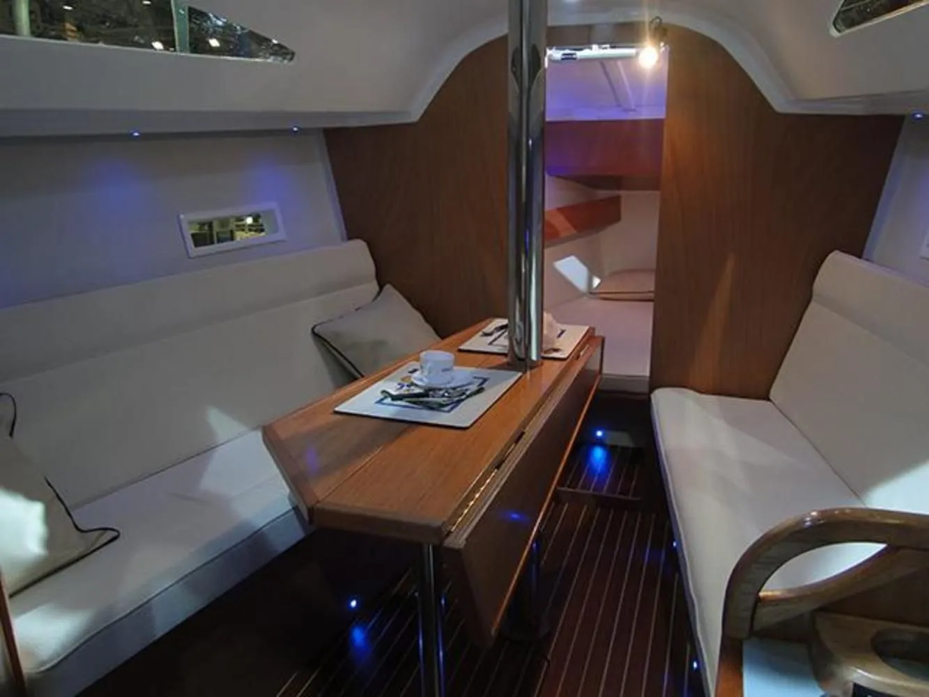 Rent a 9.27m 2 Cabin Sailing Yacht in Palamos