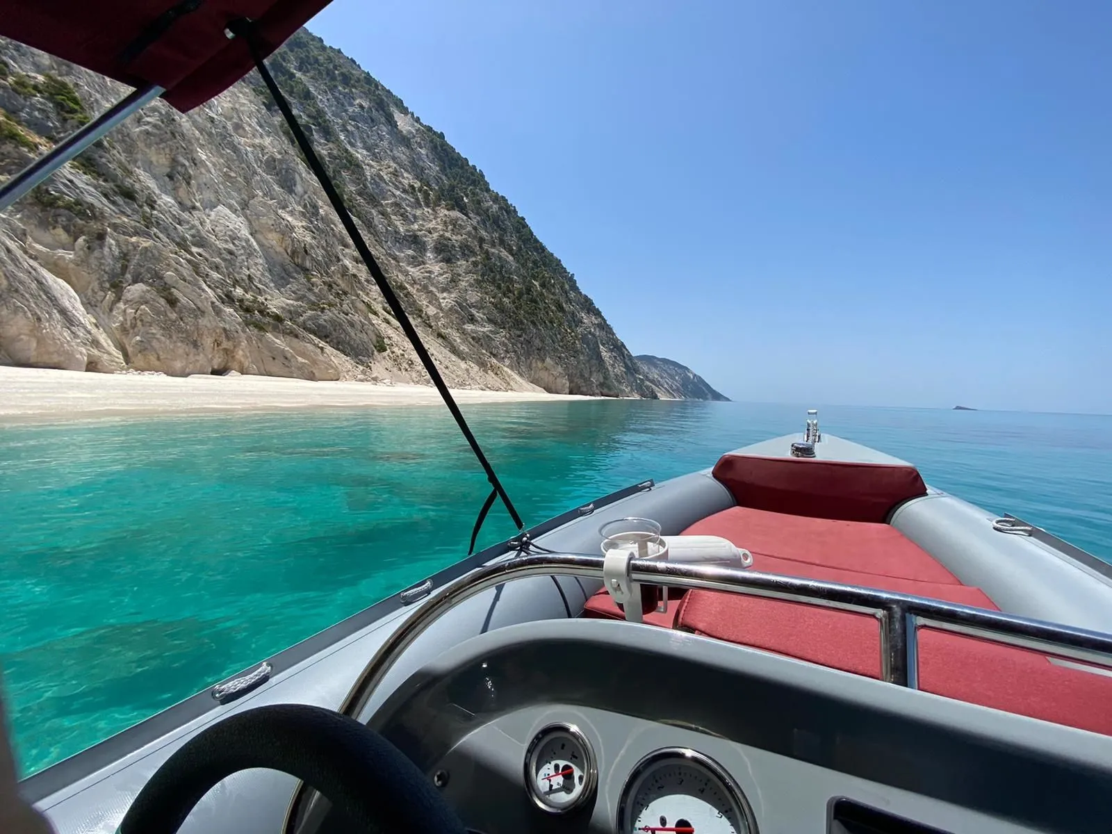Rent a 6.5m Viper 6.5 Motor Boat in Nikiana