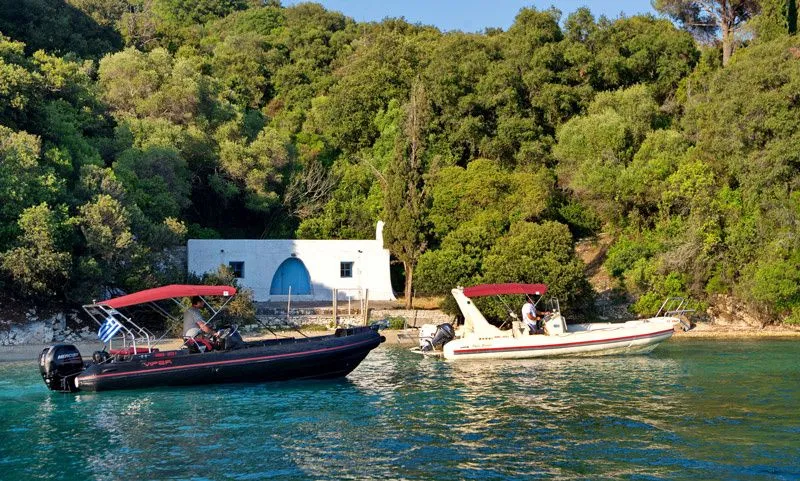 Charter a 6.5m Boat in Nikiana