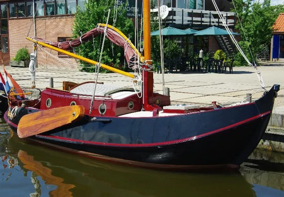 Boot - Explore Heeg on a 8.1m Rental Boat