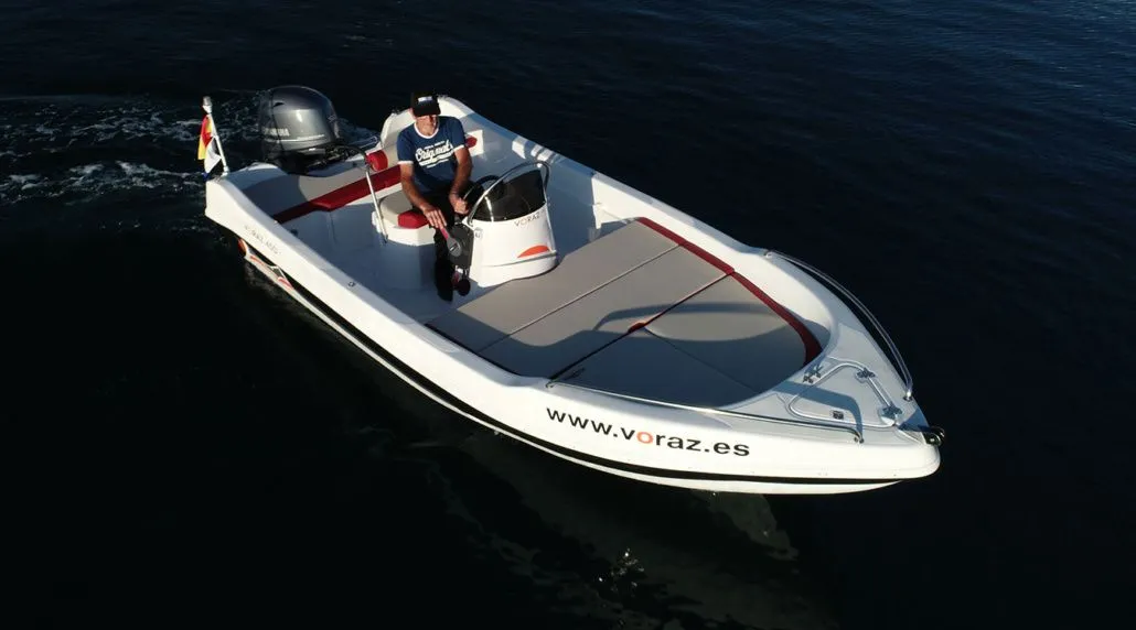 Rent a 4.5m Motor Boat Voraz 450 in Sitges