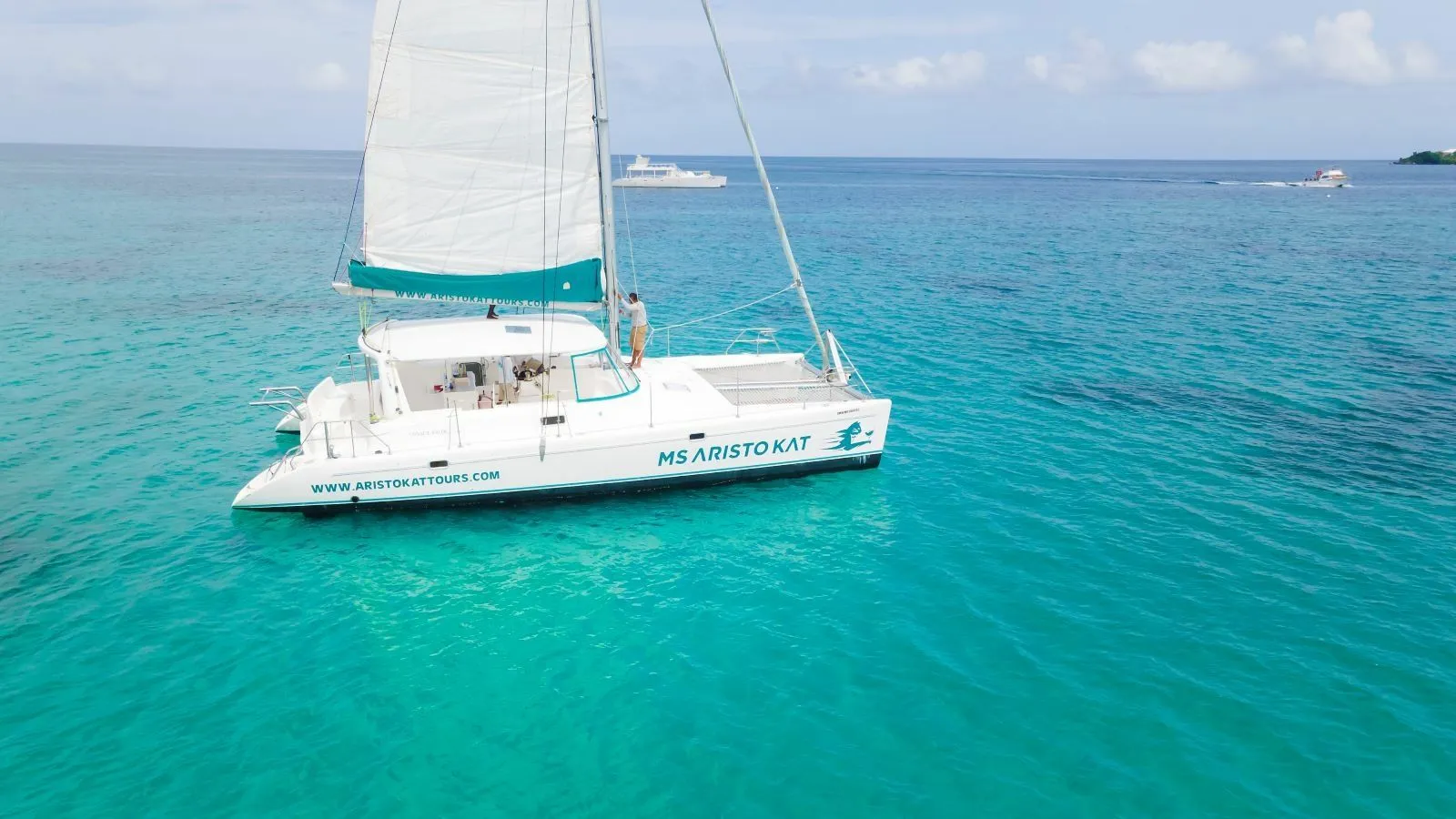 Rent a 14.25m Catamaran Voyage 470 in Montego Bay