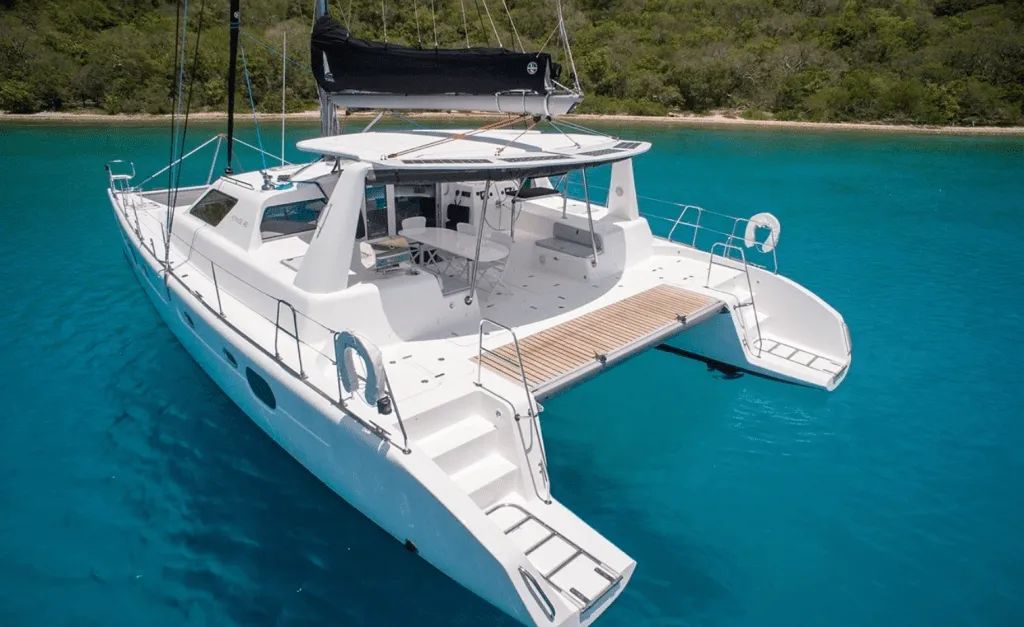 Charter a 15.1m 6 Cabin Catamaran in Ribishi