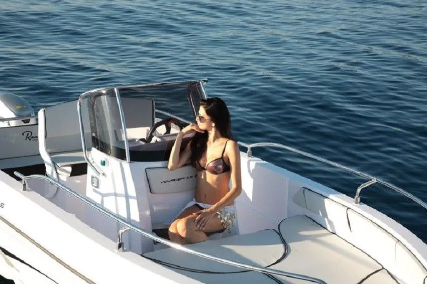 Voyager  1 Charter Boat