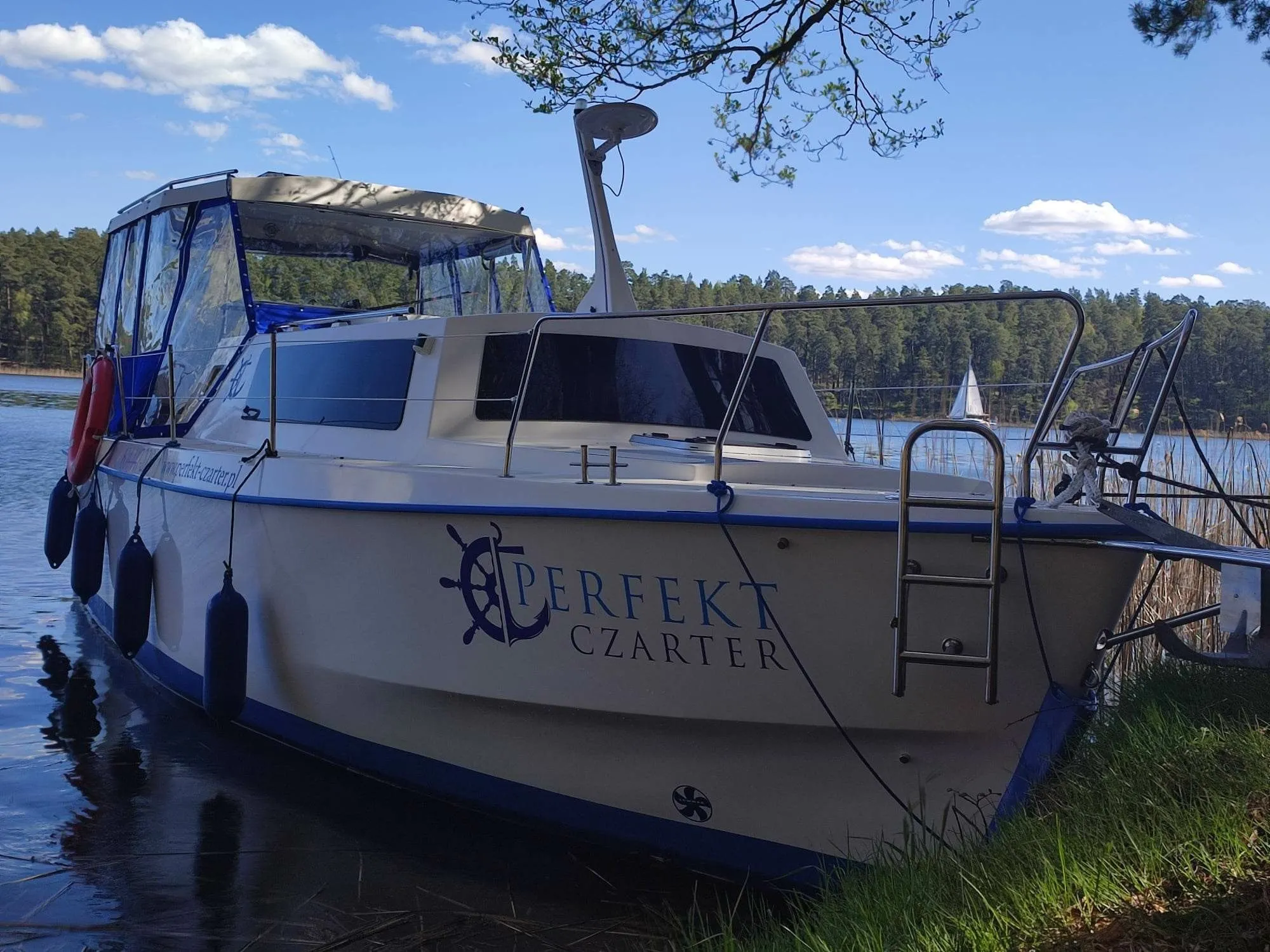 8.25m Piaski Weekend 820 Motor Boat Hire