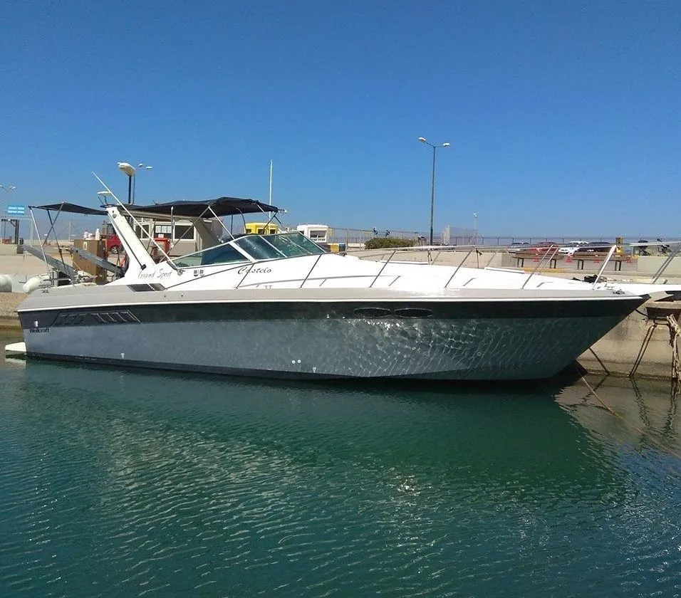 Explore Rethymno on a 10.5m Wellcraft Grandsport 35 Motor Yacht Rental
