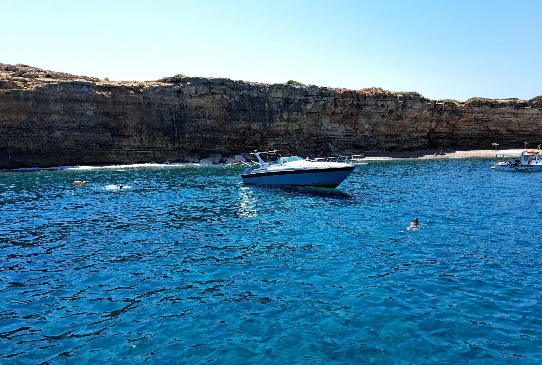 Kastelo Charter Boat