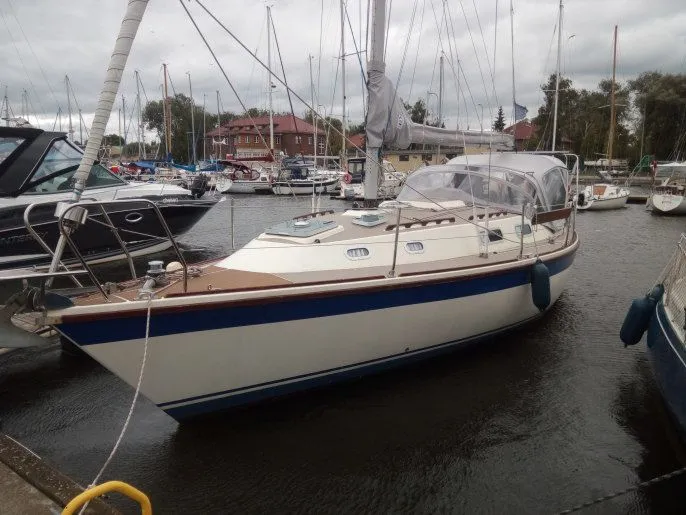 Charter a 9.7m Westerly Fulmar in Szczecin